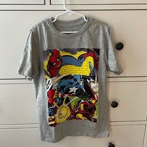 Like New Size M (8) Marvel T-shirt with Spider-Man Captain America and Iron Man